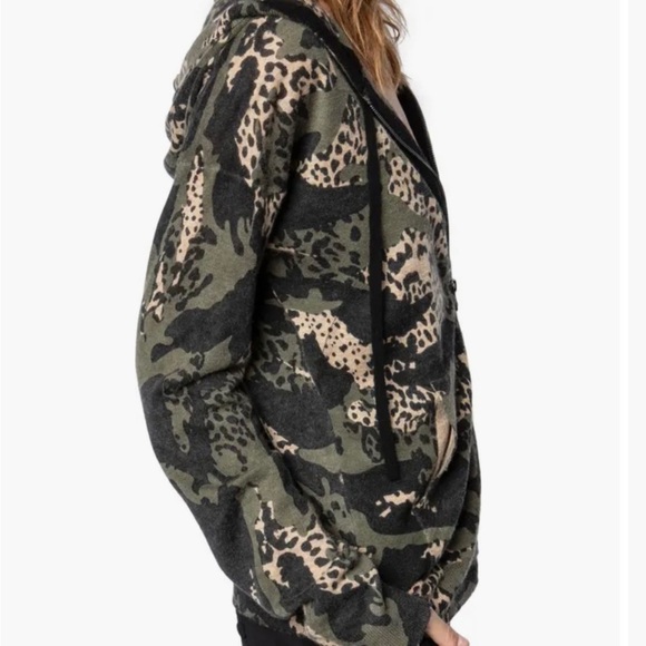 💚Zadig & Voltaire Camo Print CASHMERE Zip Sweater Jacket Hood Small $495
Rare! - Picture 4 of 10